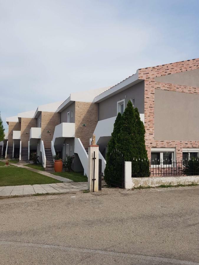 Hotel Loga Tycherón Extérieur photo